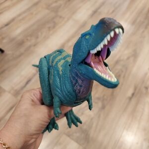 EUC Mattel Jurassic World Wild Roar Dinosaur Action Figure  Majungasaurus.